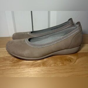 Dansko Kristen Women’s Suede Comfort Size 38 (US 7.5–8) Tan Brown